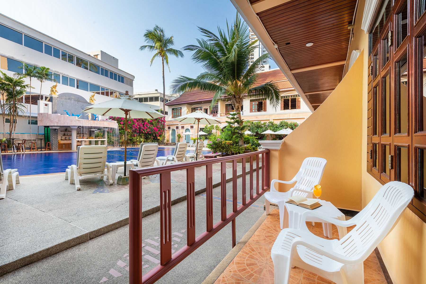 Deluxe Pool Access Room